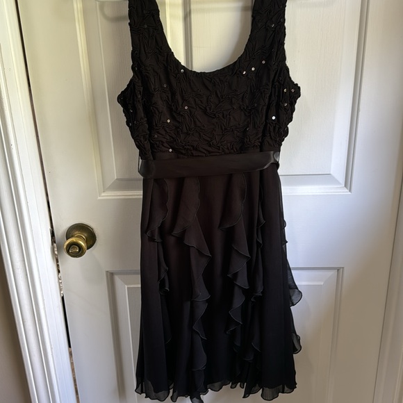 Ladies little black dress - Picture 5 of 5